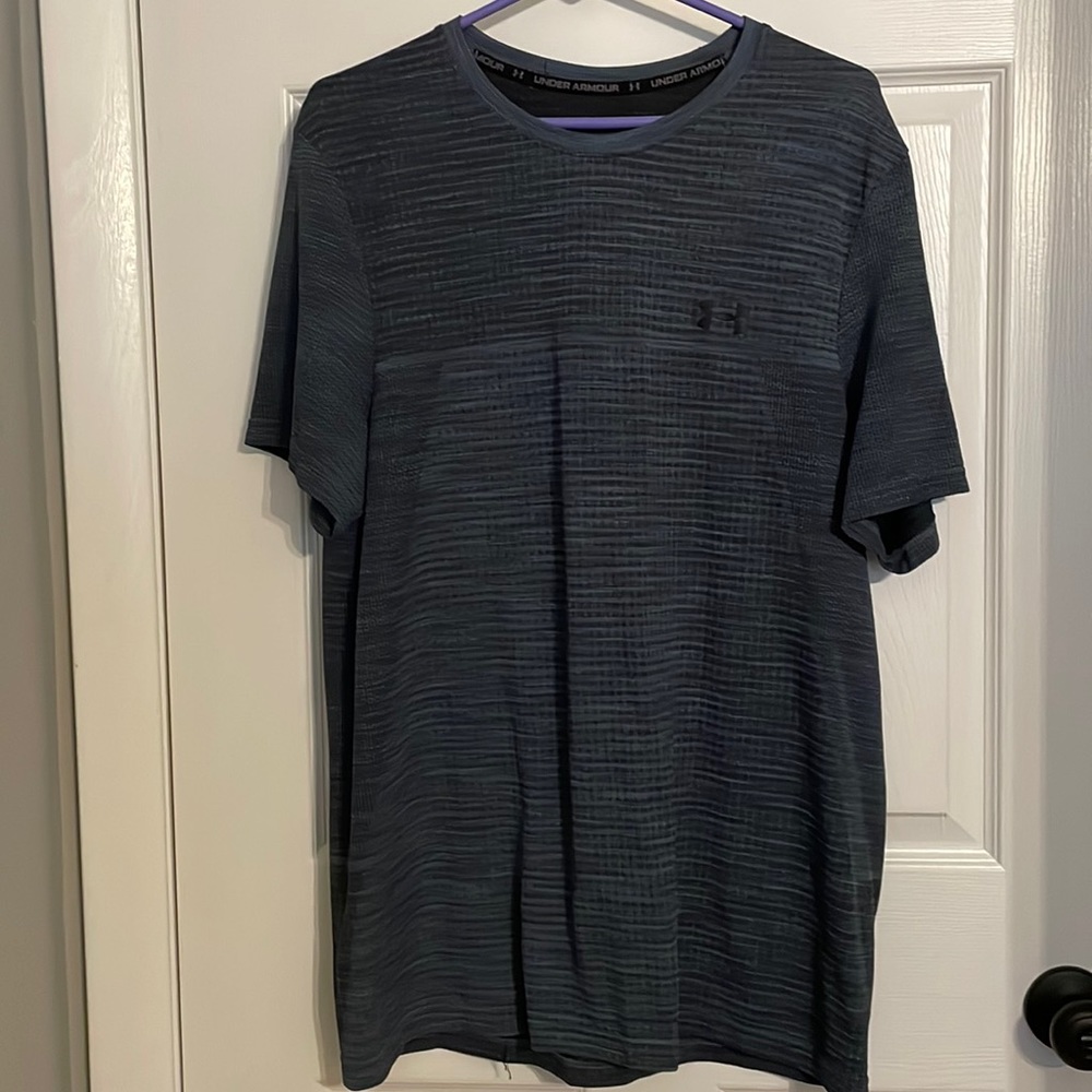 Brand New without tags Under Armour Vanish Tee. Blue size L